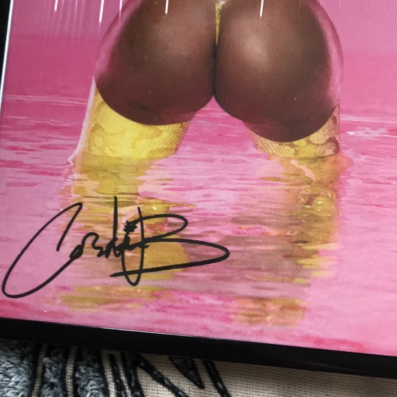 💜🆕SIGNED!! Cardi B x Megan Thee Stallion Purple Edition Vinyl of WAP!💜💜 - Picture 3 of 12